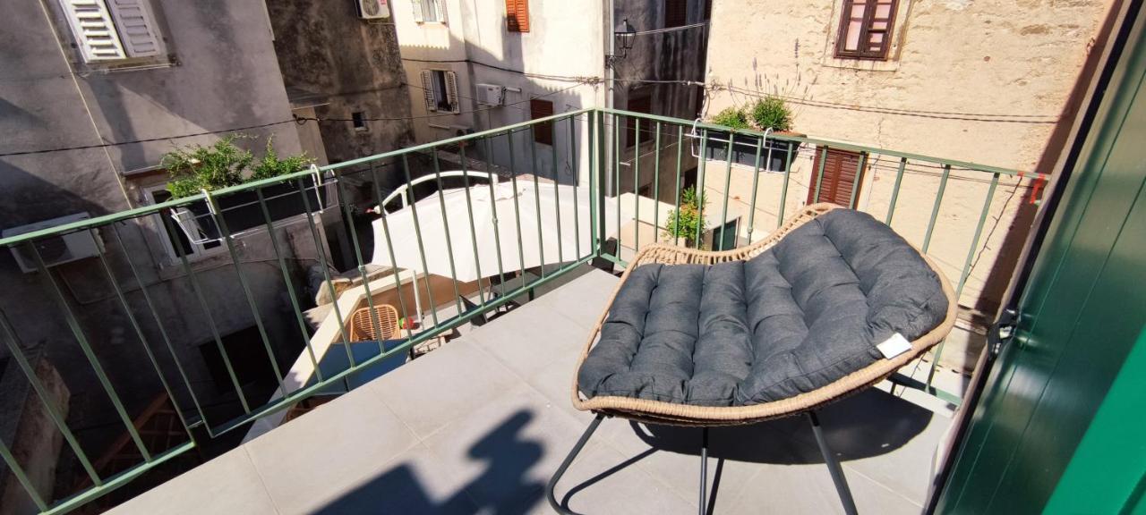 Luxury Apartment - Old Soul With A New Heart Црес Экстерьер фото