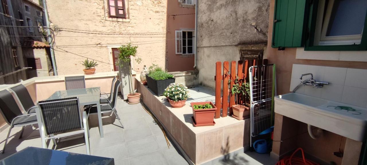 Luxury Apartment - Old Soul With A New Heart Црес Экстерьер фото
